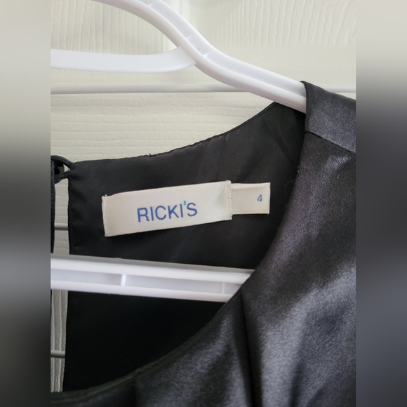 Ricki's Scoop Neck Pleated Dress in Black - Picture 7 of 7